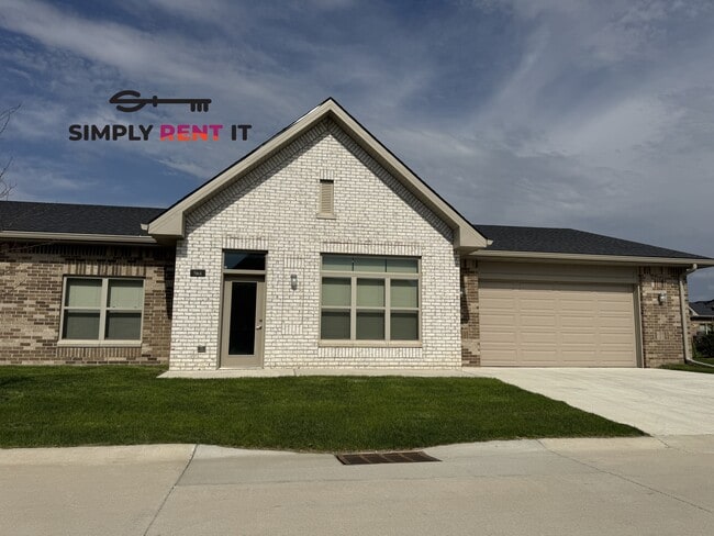 Building Photo - New 3 Bedroom, 3 Bathroom Sublease Brick Towne Ames Townhome