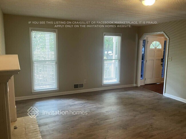 Photo - 203 Dene Dr