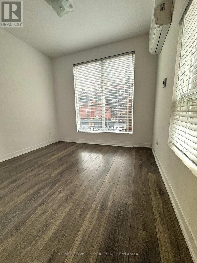 Photo - 377 Church St