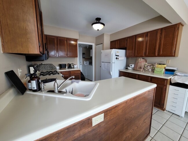 Photo - 615 Newbury Ln