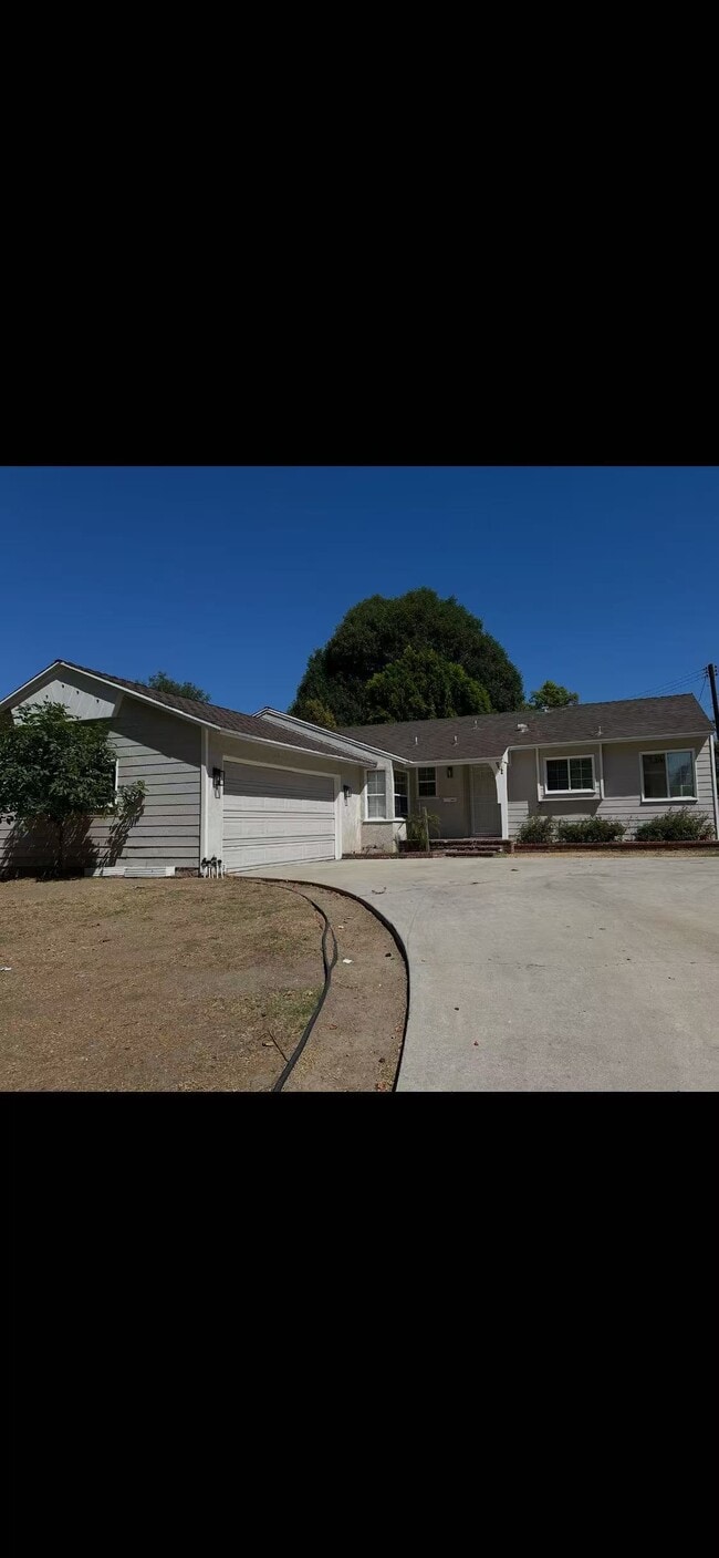 Building Photo - 18241 Schoenborn St Rental