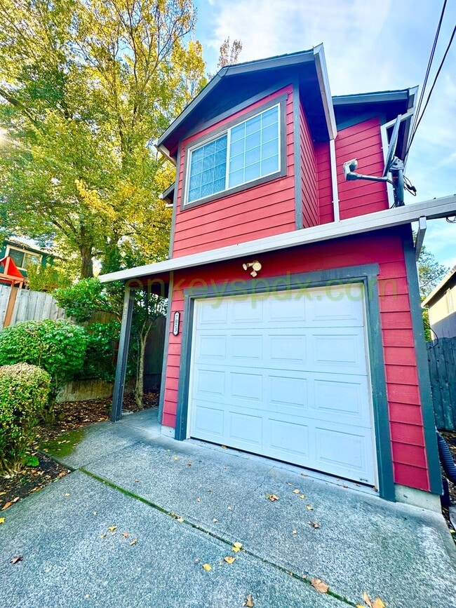 Building Photo - 3-Bedroom, 2-Bathroom Row House Near Alber...