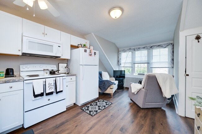 Photo - 1900 Hill Rd Apartment Unit 4