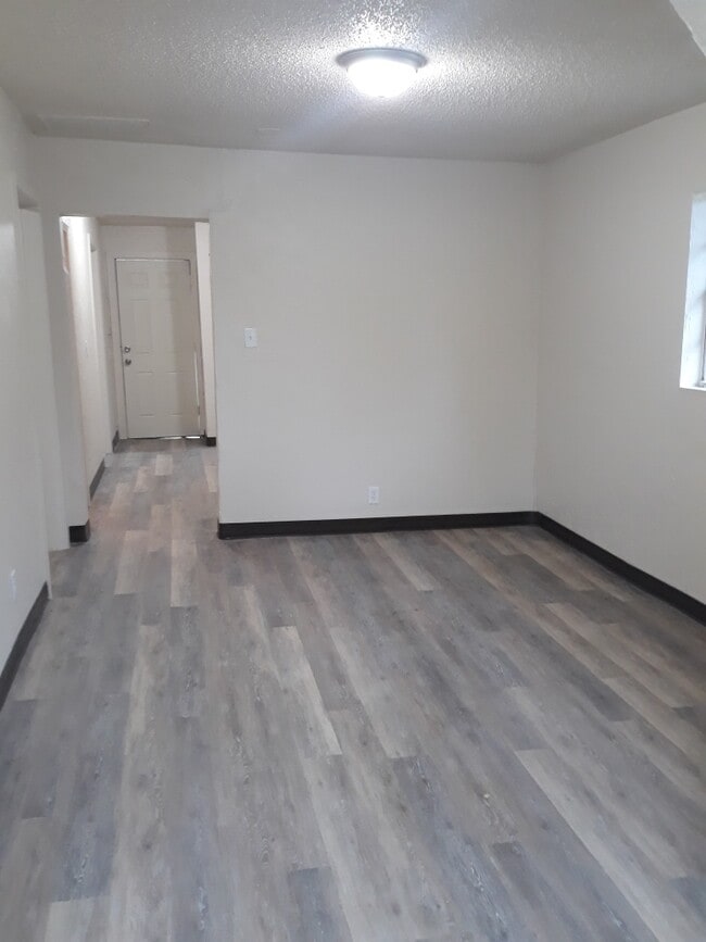 Photo - 350 Maple St