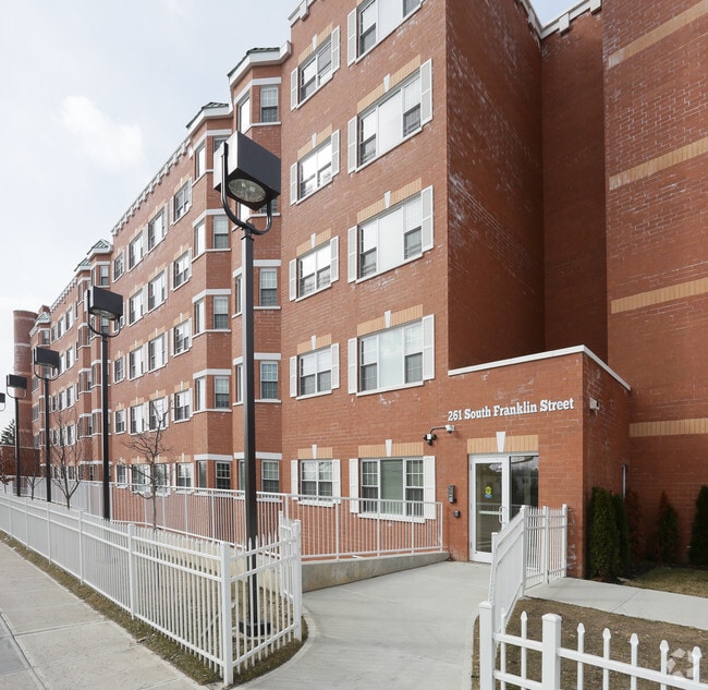 Photo - Linden Knolls