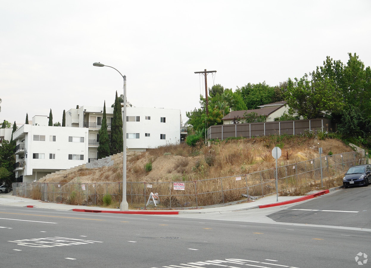 Photo - 1636 S Beverly Glen Blvd Apartments