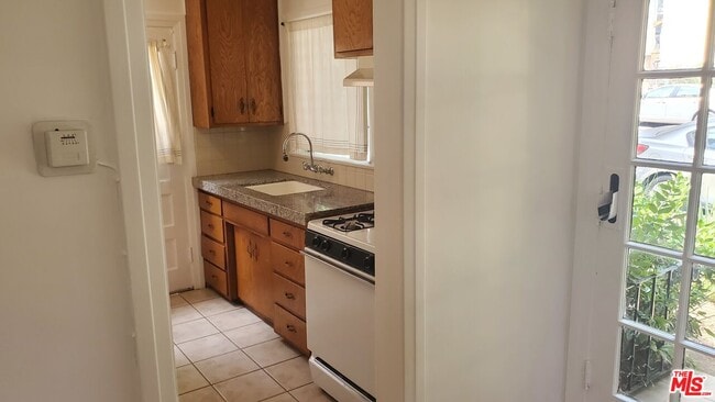 Photo - 1118 20th St Unit front