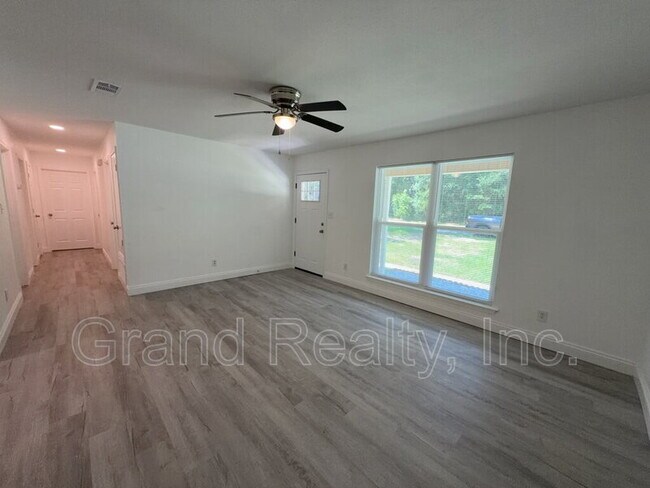Photo - 6733 Applegate St