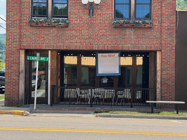 Photo - 109 W Laurel Ave