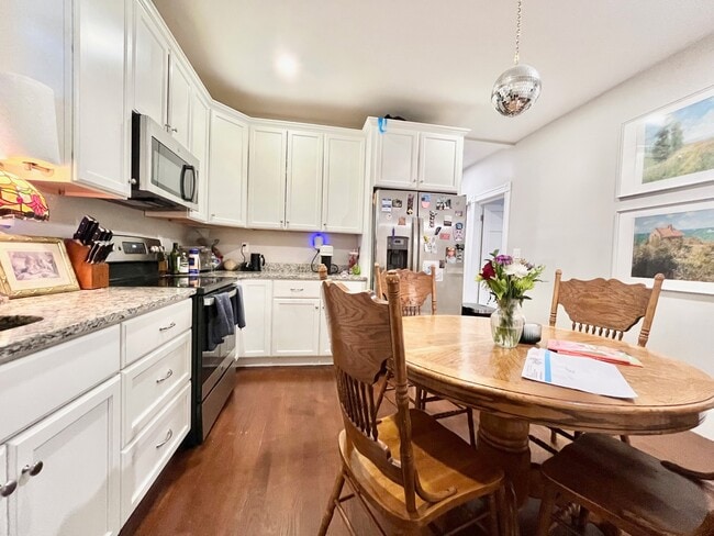 Photo - 724 Parker St