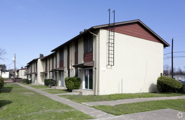 Photo - Spanish Grove Apartments