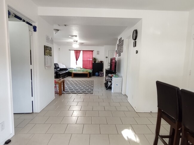 Photo - 19 Fannin Post