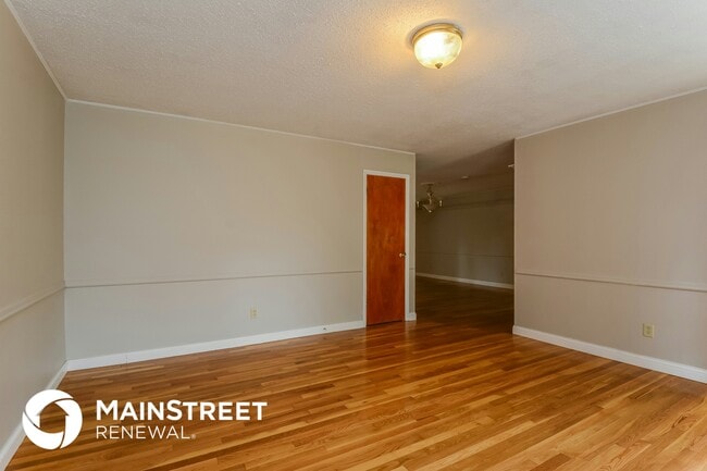 Photo - 2060 Avon Dr