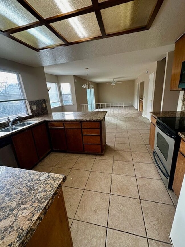 Photo - 4 bedroom 3 bathroom in Tracy