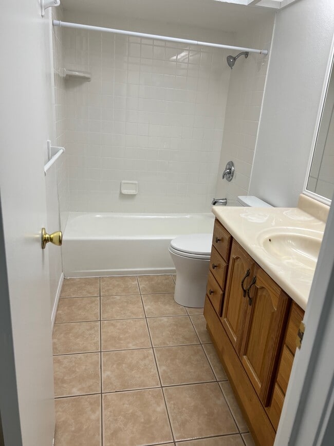 Bathroom - 3050 Rue Dorleans Unit 267