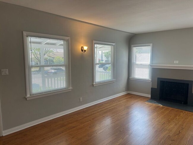 Photo - 825 N Frederic St