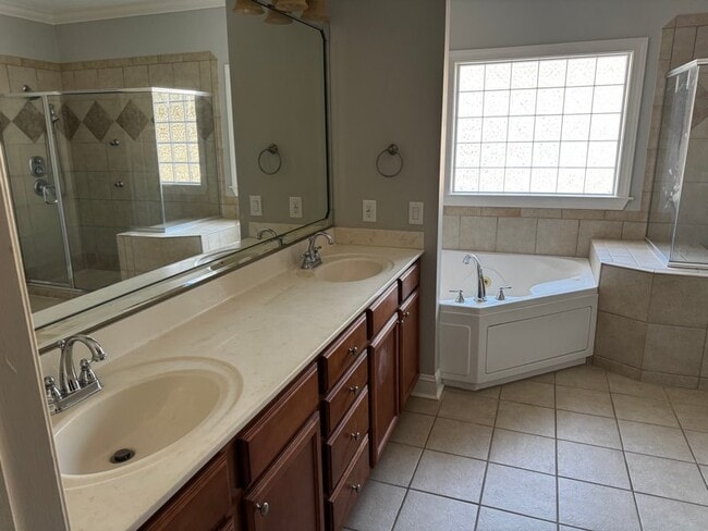 Photo - 1871 Jennifer Ln Unit 203