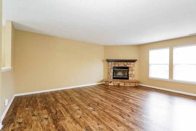 Photo - 2044 Southernwood Ln
