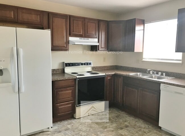 Photo - 527 Comanche Village Dr