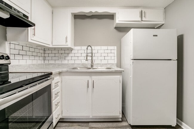 Glen Oaks Apartments