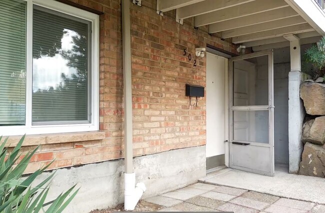 Building Photo - Charming Triplex with Hardwood Floors, App... Unit 502 Rental