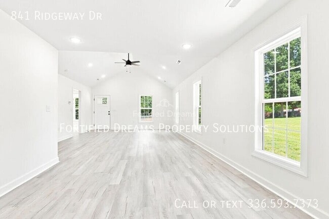 841 Ridgeway Dr
