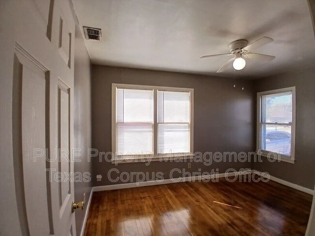 Photo - 4906 Kasper St