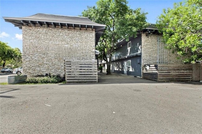 Building Photo - 2301 Ohlen Rd Unit 213