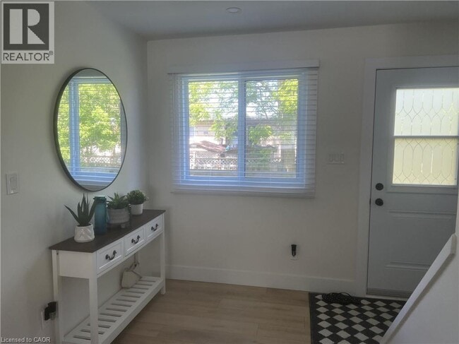 Photo - 120 Beverly St
