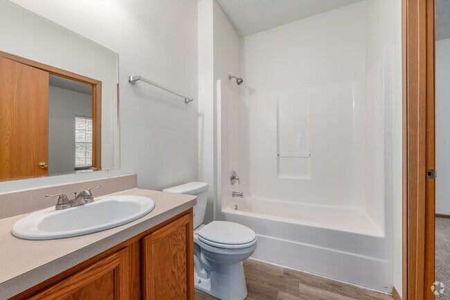2BR, 1BA - 900SF - Bathroom