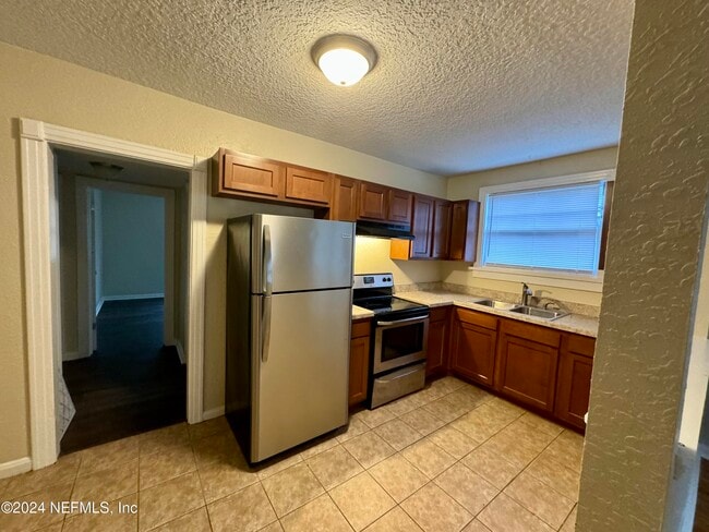 Photo - 2889 College St