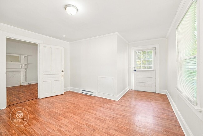 203 N Broome St Unit B