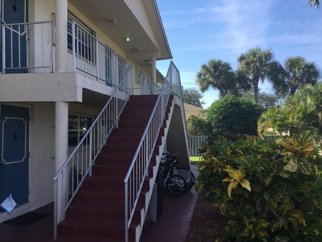 Building Photo - 1175 NW 16th Ct Unit 2 Rental