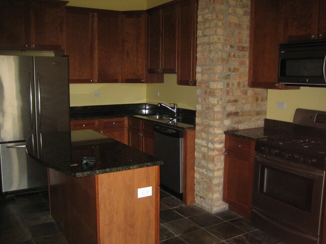 Photo - 3907 N Damen Ave