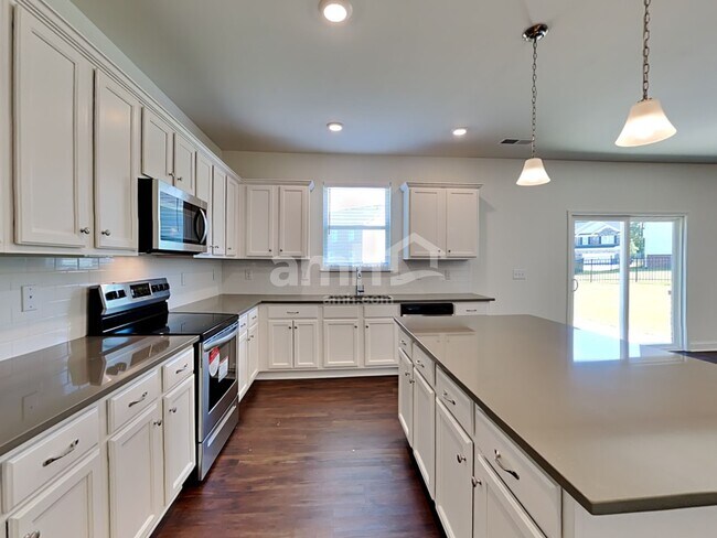 Photo - 678 Carnaby Ln