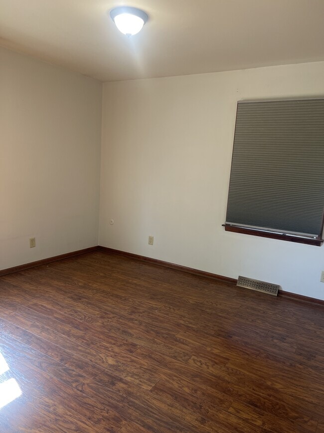 Photo - 325 E Mound St