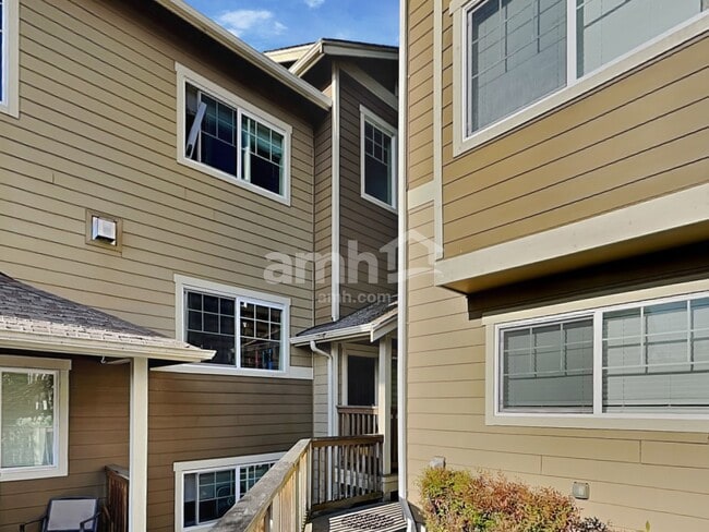 Building Photo - 7337 Rainier Dr Rental