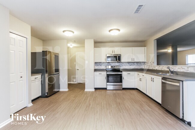 Photo - 1643 Carriage Cir