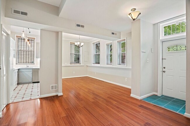 Building Photo - 6 14th St NE Rental