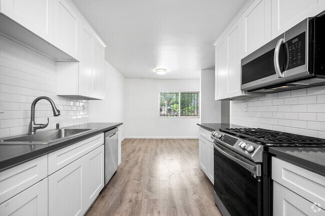 Building Photo - 6133 Whitsett Ave Unit 1 Rental