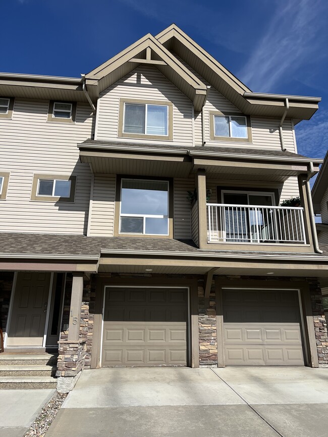 Building Photo - 12050 17 Av SW