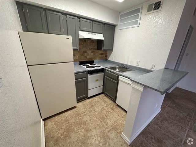 Building Photo - 9825 Walnut St Unit 304 Rental