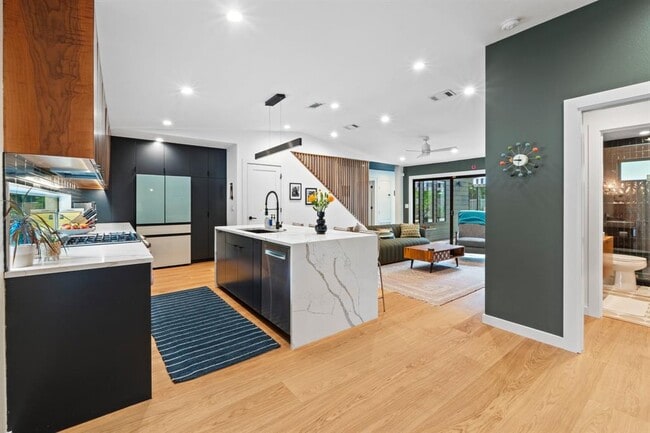 Photo - 3205 Locke Ln