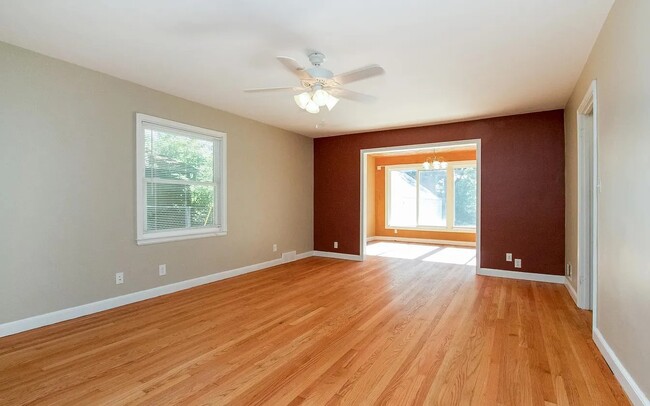330 N Franklin Ave
