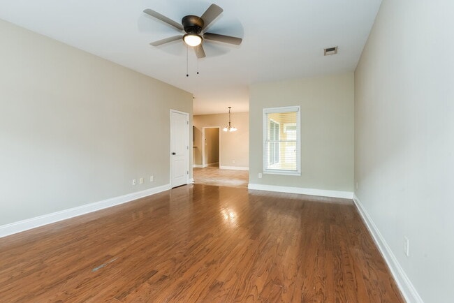 Photo - 49 Celtic Ct