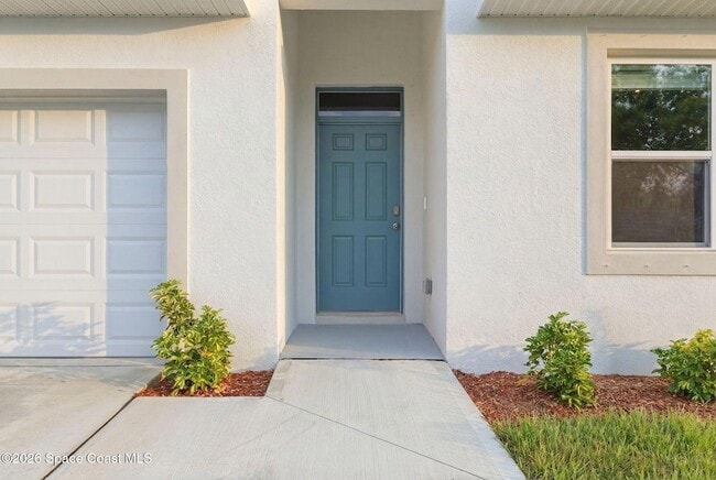 Photo - 673 Bremerhaven St NW