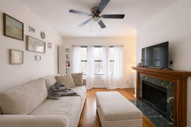 Photo - 685 1/2 W Wrightwood Ave Unit 1E