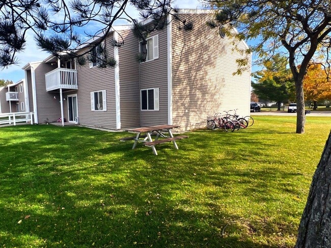 Mackinaw Apartments