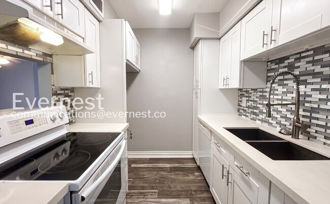 Photo - 2 Bed/2 Bath Condo with Modern Amenities / Available Now! Unit 35