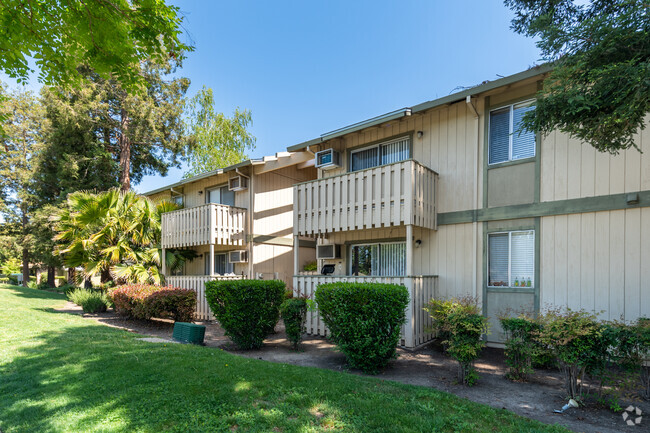 Building Photo - Oakview Apartments